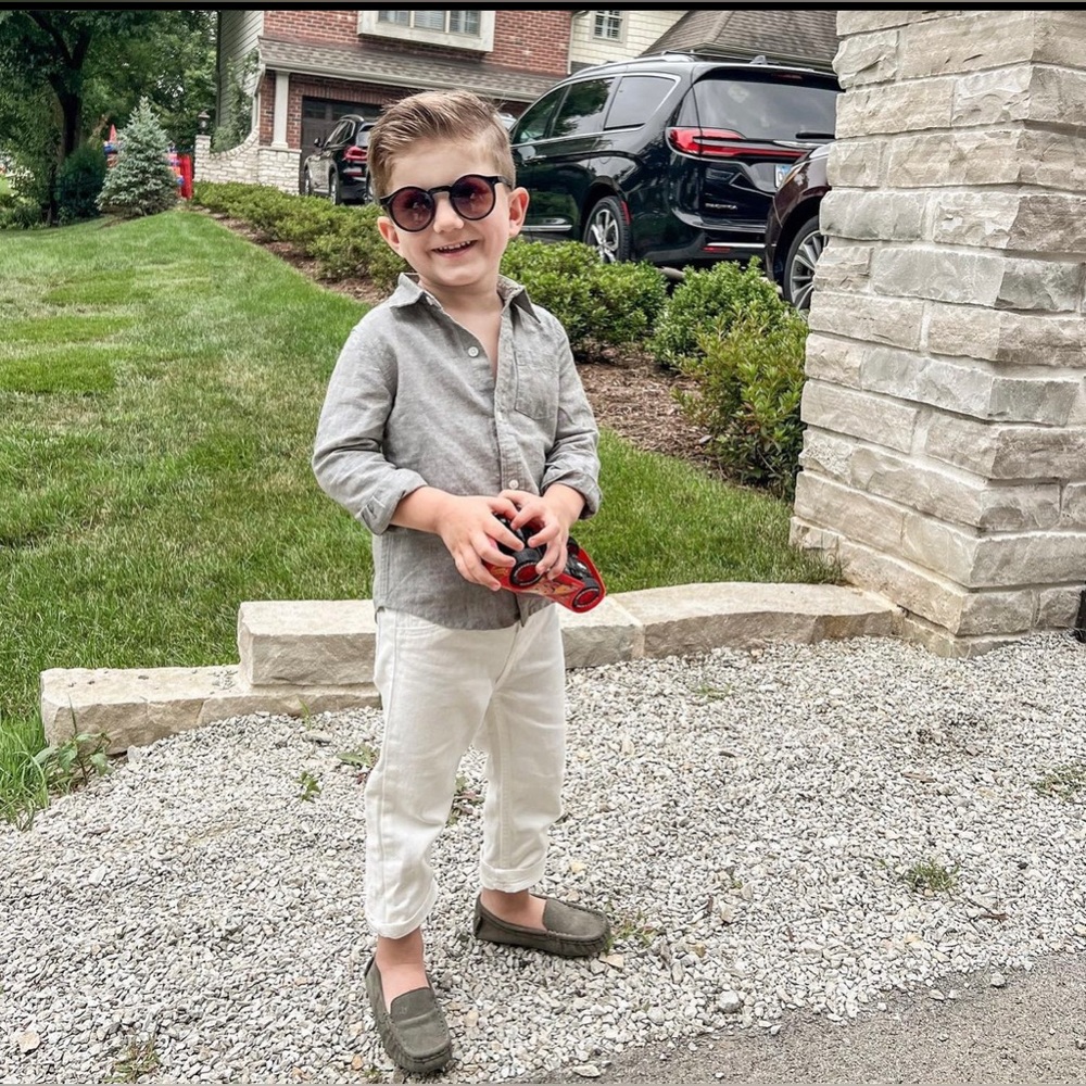 The shirt with the shoes